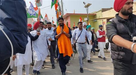 Punjab Polls Warring Says Defeat All Badals Including Party Colleague