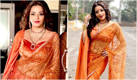 Bhojpuri प्रसिद्ध एक्ट्रेस मोनालिसा Famous Actress ने नारंगी रंग की साड़ी में अपने फैंस के