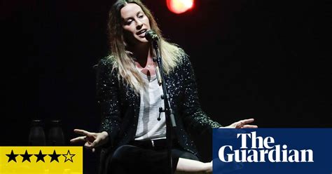 Alanis Morissettes Acoustic Set Plugs Into The Anger Of The Metoo