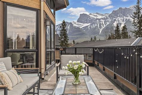 Alpine Loft 180 Degrees Mountain Views Dt Canmore Lofts For Rent In