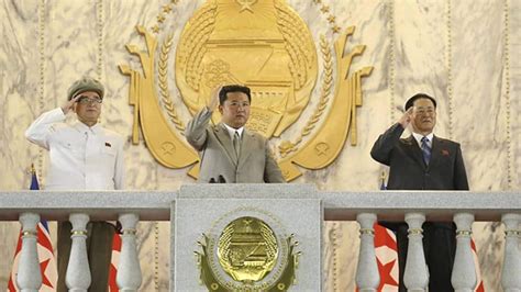 Slimmer Kim Jong Un Seen At Parade North Korean Leaders Dramatic