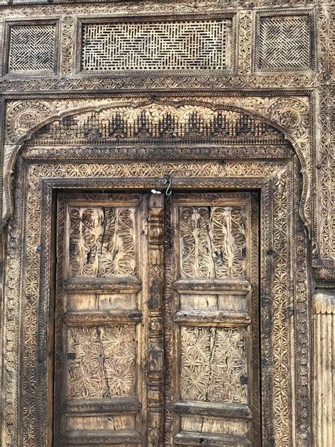 Antike Nuristan Afghani Handgeschnitzte Holz Tür 1800 Bei 1stdibs