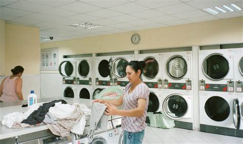 Contoh Brosur Laundry Menarik Yang Bisa Jadi Referensi