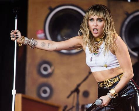 Miley Cyrus Sorprende A Sus Fan Ticos Con Foto En La Que Aparece