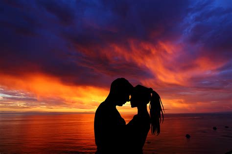 Couple Wallpaper 4k Romantic Silhouette Sunset Seascape Together