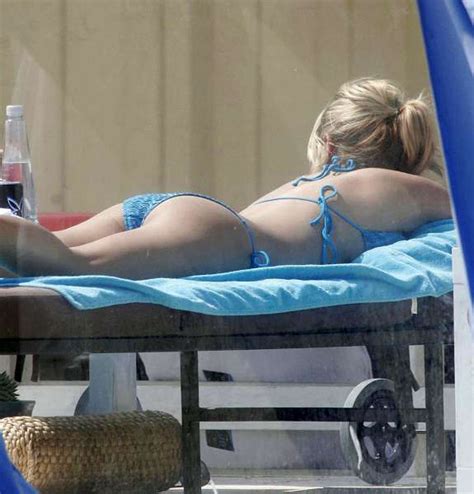 Kristin Cavallari Exposing Her Sexy Body And Hot Ass In Bikini On Pool