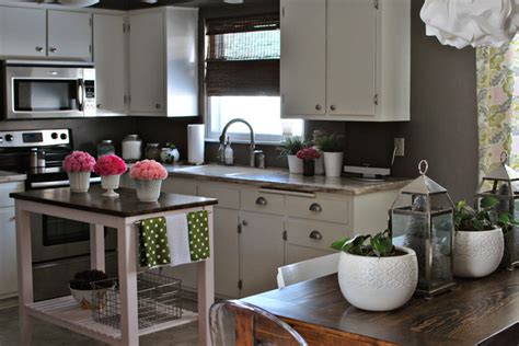 You are viewing image #6 of 26, you can see the complete gallery at the bottom below. Gray Kitchen with White Cabinets