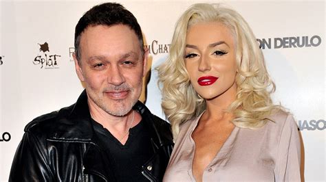 Doug anthony hutchison (born may 26, 1960) is an american character actor, known for playing disturbing and antagonistic characters. Courtney Stodden, Doug Hutchison finalize divorce | Fox News