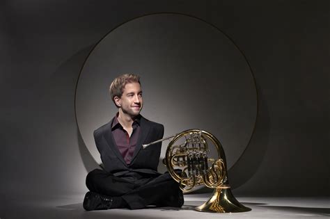 Von Hohem Talent Hornist Felix Klieser Spielt Sein Horn Ohne Arme Osthessen News