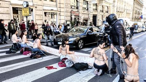 Rome Climate Activists Stop Traffic With Naked Protest