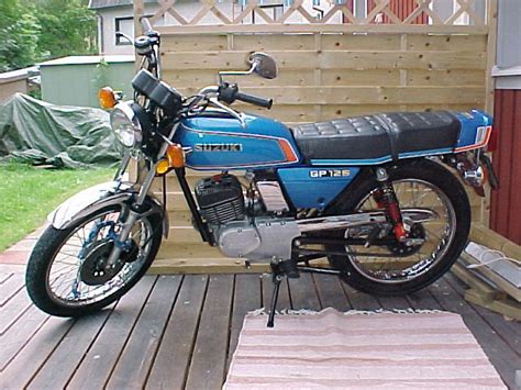 Logo monster energy akan terpampang di suzuki. 1981 Suzuki GP 125 - Moto.ZombDrive.COM