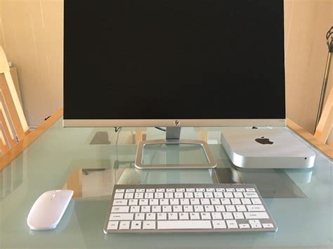Apple Mac Mini With 24monitor Wireless Keyboard And Mouse In