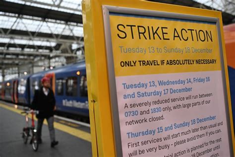 Nationwide British Rail Strike Strangles Public Transportation For Days Upi Com