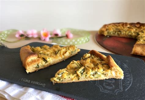 Ottima per essere servita come antipasto durante un pranzo o una cena a base di pesce, perfetta come piatto unico accompagnata da una porzione d'insalata mista per una cena in famiglia. Torta salata zucchine e salmone | I like cooking with you