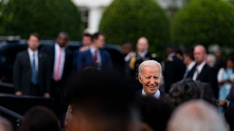 In Legal Peril Trump Tries To Shift The Spotlight To Biden The New