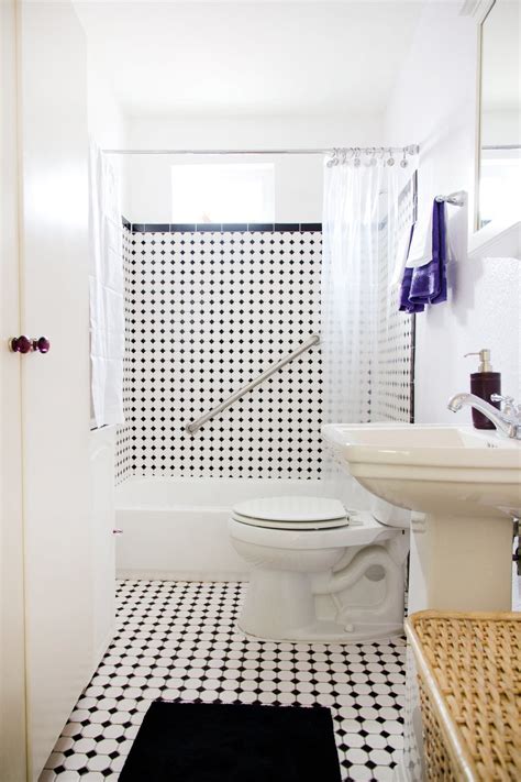 Houzz has millions of beautiful photos from the world's top designers, giving you the best design ideas for your dream remodel or simple room refresh. A Charming 1930s Austin Cottage | Cottage homes, Black and ...