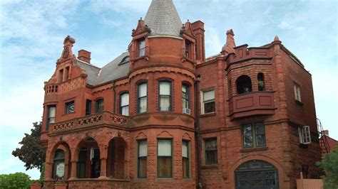 Historic Mansion Tours In Milwaukee