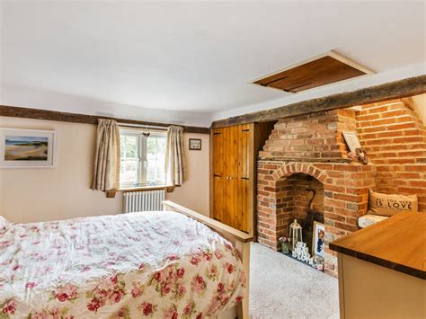 2 Bed Cottage For Sale In Charlwood