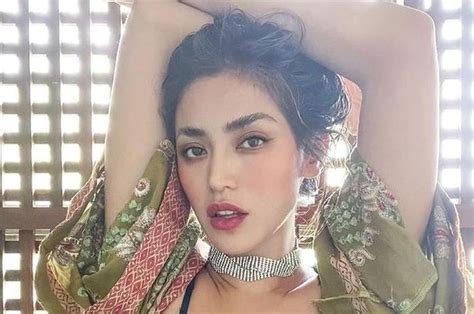 Umbar Foto Seksi Bak Tanpa Busana Di Hari Puasa Potret Vulgar Jessica Iskandar Tuai Kritikan