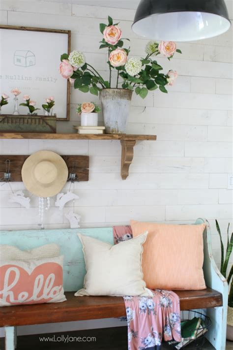 Features fresh flowers and easy farmhouse touches. 10 Beautiful Spring Home Tours