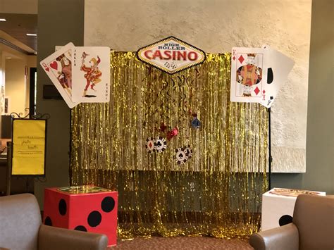 Las Vegas Photo Booth In 2020 Vegas Party Decorations Vegas Theme