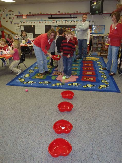 Have the kids paint the way the music makes them feel. This is the Day!: Baylor's Kindergarten Valentine's Party | Kindergarten valentine party ...