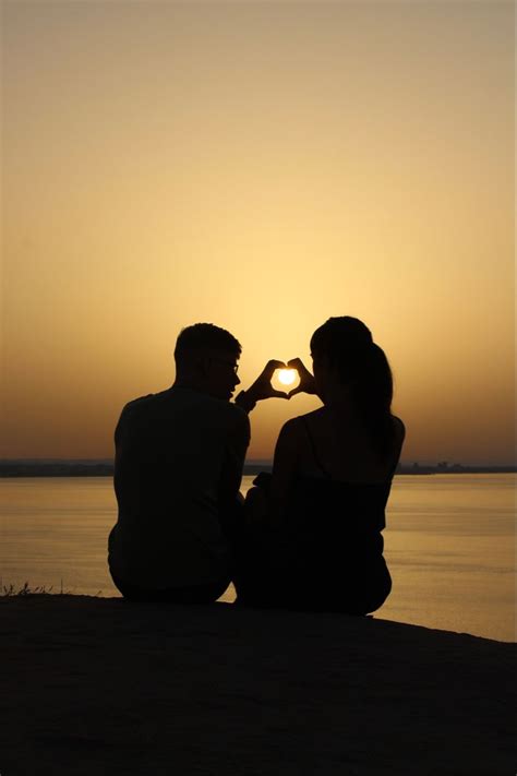 Sunset Hand Hearts In 2022 Cute Couple Pics Aesthetic Cute Couple Pictures Couples