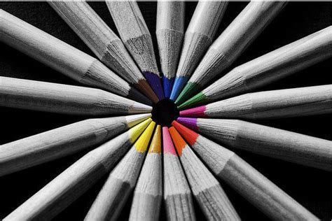 50 Wonderful Black And White Photos With Partial Color Effects