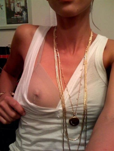 Jessica Alba nue photos volées