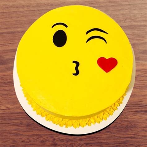 Send Kissing Emoji Cake Online Free Delivery T Jaipur