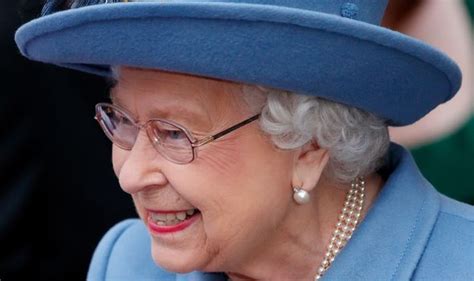 Elizabeth ii is the queen of the united kingdom. Queen stuns royal fans as monarch breaks Royal Family ...