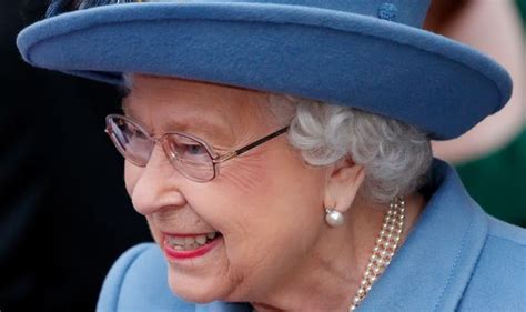 2 queen elizabeth ii age and birth information. Queen stuns royal fans as monarch breaks Royal Family tradition to issue heartfelt tribute ...