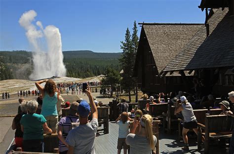 Old Faithful Inn Visitors Watching An Eruption Of Old Fai Flickr