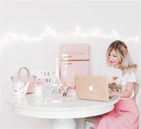 How To Make Your Workspace Pretty And Girly Jadore Lexie Couture