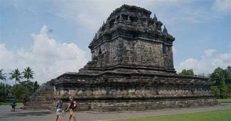 Mendut Temple First Legacy Of The Sailendra Dynasty