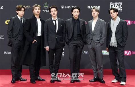 Check out all of the red carpet looks from the event below! Ini Foto-foto BTS di Red Carpet MAMA 2020 - Fakta.id