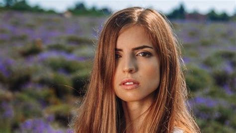 emelie crystal biography wiki age height career photos and more