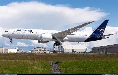 D ABPA Lufthansa Boeing 787 9 Dreamliner Photo By Nick Sheeder ID