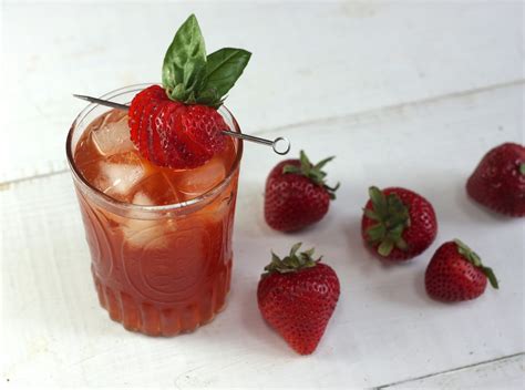 Mocktail Strawberry Balsamic Lemonade Garnish