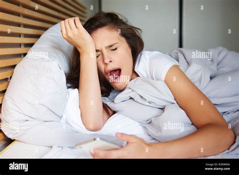Yawning Woman Hi Res Stock Photography And Images Alamy