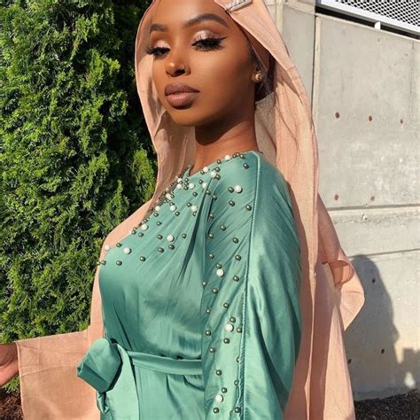 Pin by 𝕊𝕨𝕖𝕖𝕥 𝕥𝕠𝕠𝕥𝕙 on QUEENS Muslimah fashion Muslim fashion Hijab fashion
