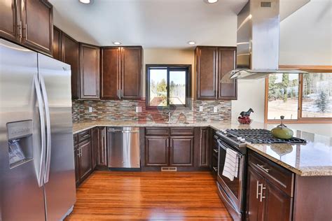 Cabinets by king llc is a construction company based out of 1107 e bannister rd, kansas city, missouri, united states. Kitchen Cabinet Kings Reviews & Testimonials