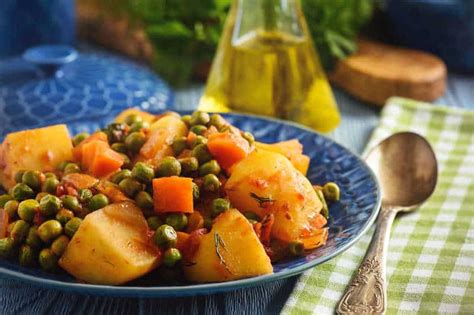 Greek Peas And Potato Stew With Tomatoes Recipe Arakas Laderos Kokkinistos My Greek Dish