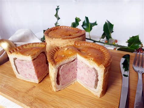 Bring the water to the boil, then turn down to a bare simmer and allow it to barely bubble for 1 1/2 hours. Traditional Pork Pie (430g) - Crombies of Edinburgh Award ...