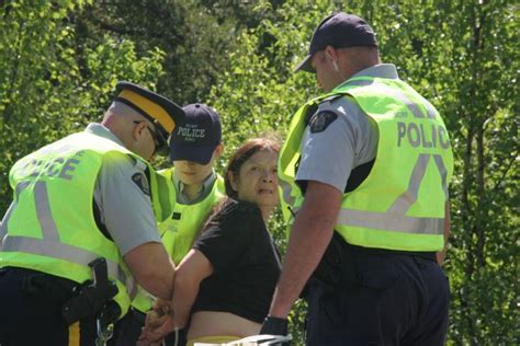 12 More Opposed To Shale Gas Arrested As RCMP Turn Violent On National