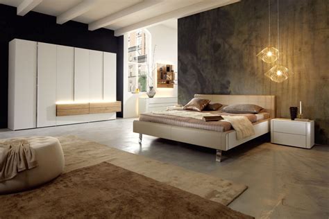 Headboards are available flush with the bed or with a headboard extension. Hülsta Schlafzimmer Möbel|Kleiderschrank|Bett