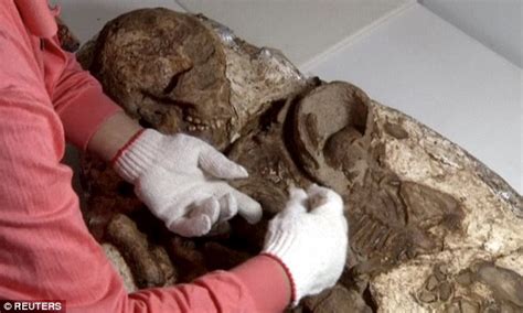 Just as me gustas is meant for dating, me caes bien is the expression you want to use with a friend. 4,800 year old fossil of a mother cradling her baby found ...