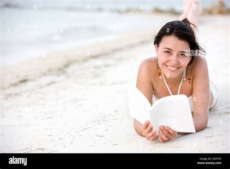 Happy Young Woman In A Bikini Lying At The Beach Fotos Und Bildmaterial In Hoher Auflösung Alamy