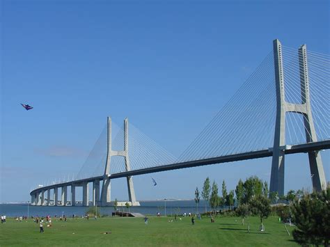 It is the second longest bridge in europe after the crimean bridge (including viaducts), with a total length of 17.2 km (10.7 mi), including 0.829 km. Ponte Vasco da Gama - Wikiwand