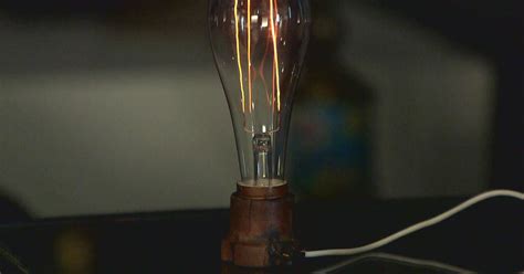 Light Bulb Collectors An Illuminating Hobby Cbs News